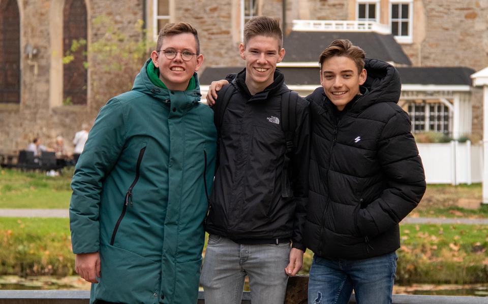 Drie leerlingen van De Nieuwe Veste in Coevorden presenteren eigen
